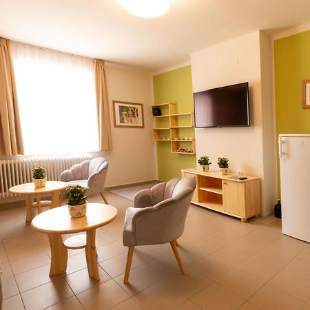 Hotel Csoemoeri Vendeghaz à Csomor Extérieur photo